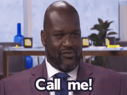 Shaq haciendo el gesto de llamar